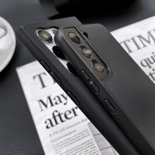 Carregar imagem no visualizador da galeria, EXCLUSIVIDADE Case Slim Premium Fibra de Carbono Alta Proteção para Samsung
