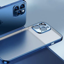 Carregar imagem no visualizador da galeria, Capa iPhone Premium Máxima Proteção Transparente Cores Diferenciadas
